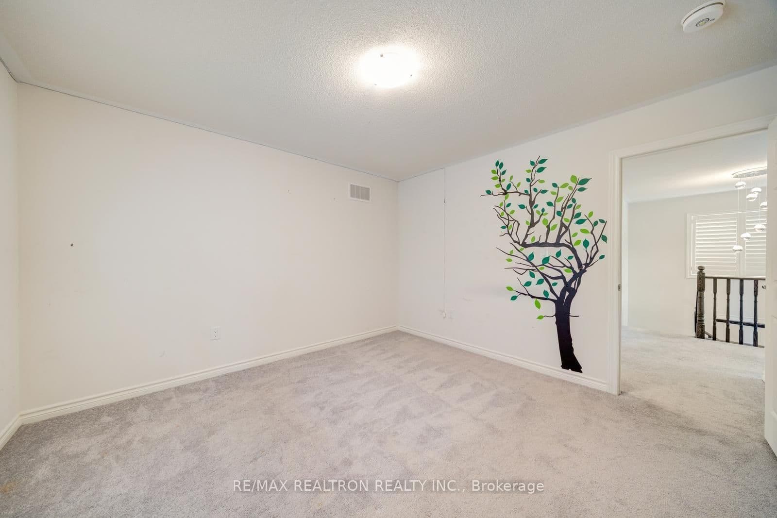 295 Northglen Boulevard thumbnail 35