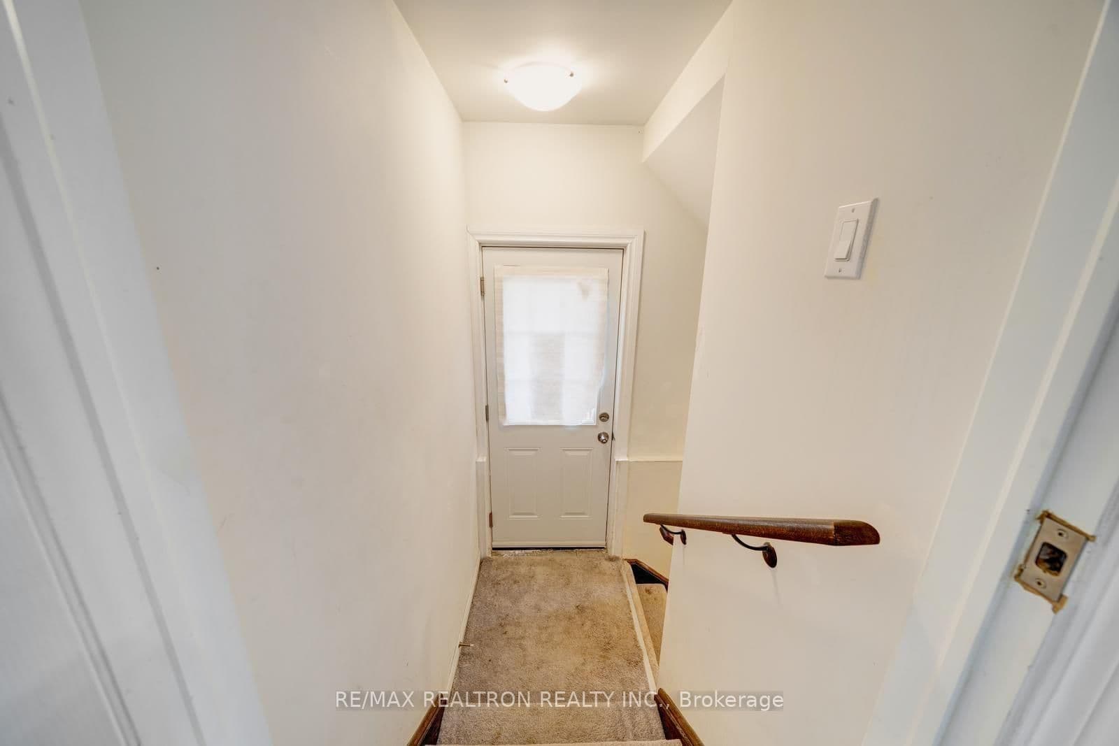 295 Northglen Boulevard thumbnail 40