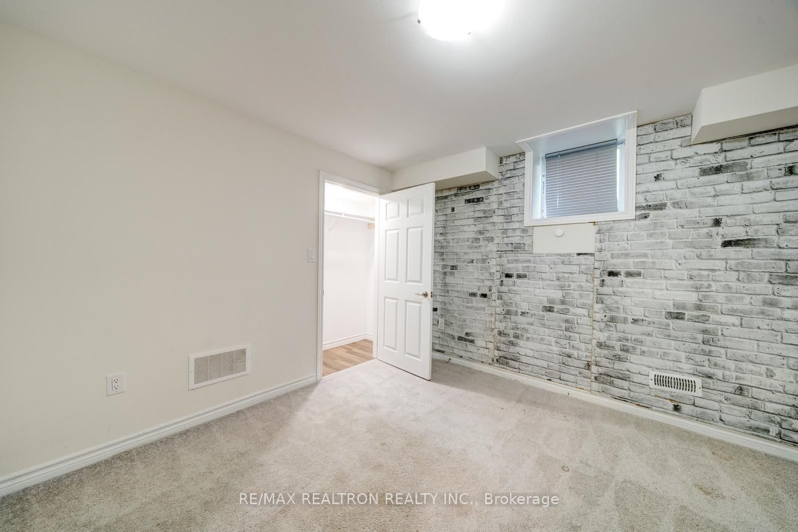 295 Northglen Boulevard thumbnail 45