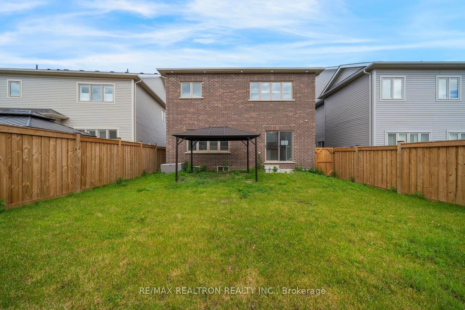 295 Northglen Boulevard thumbnail 49
