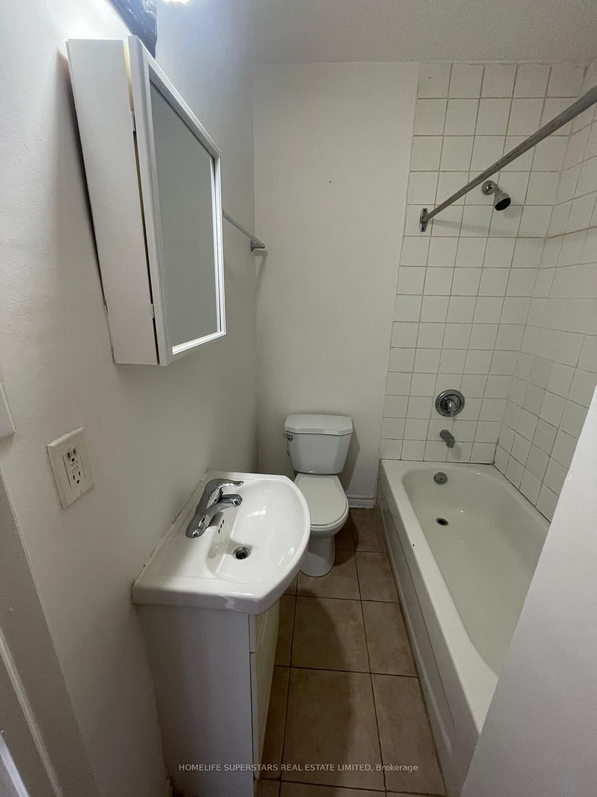 679 Danforth Avenue thumbnail 9