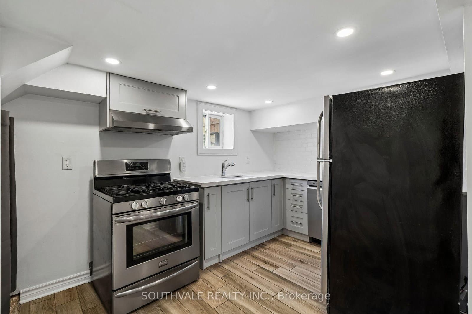 485 Strathmore Boulevard thumbnail 37