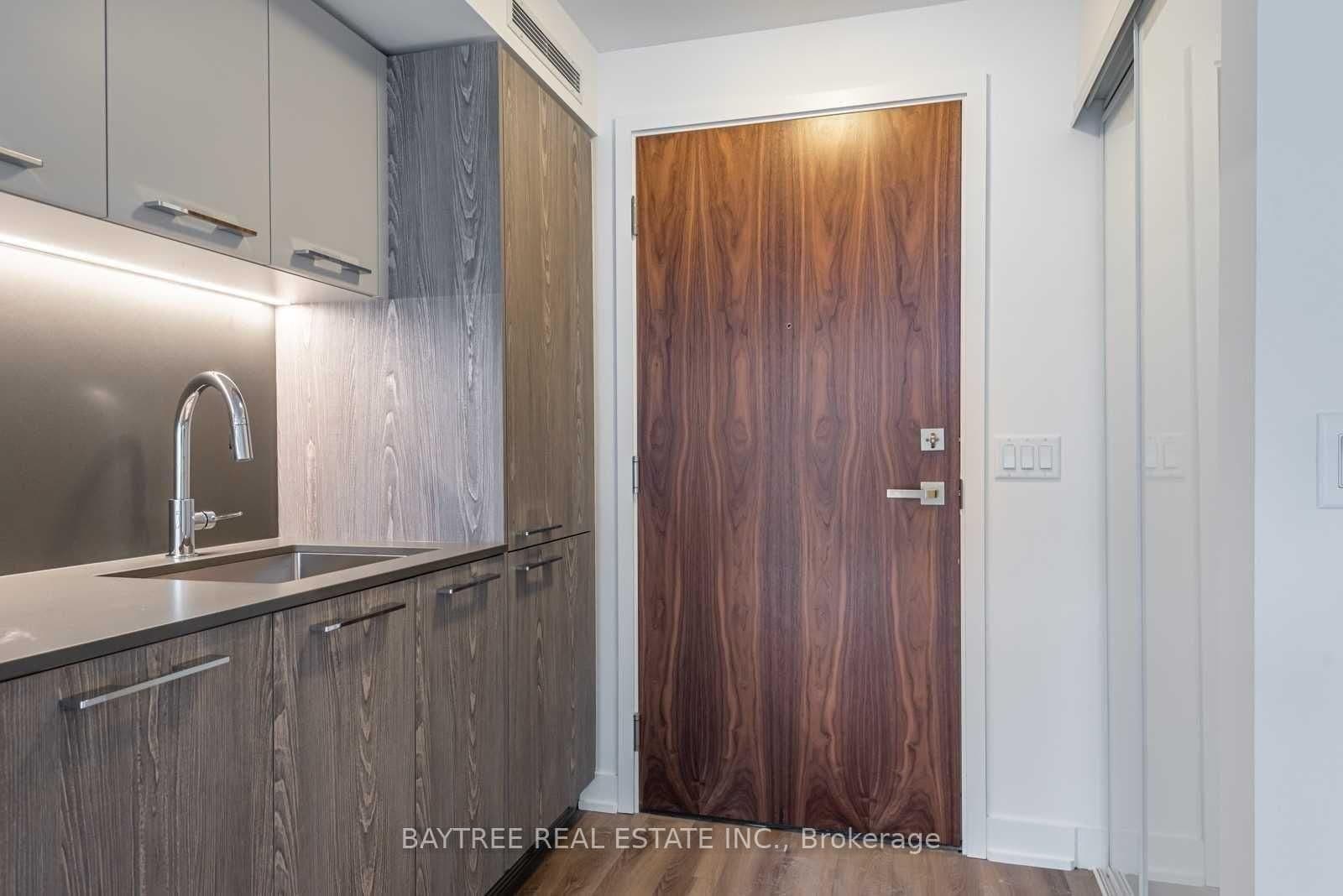 30 Baseball Place, Unit 914 thumbnail 4