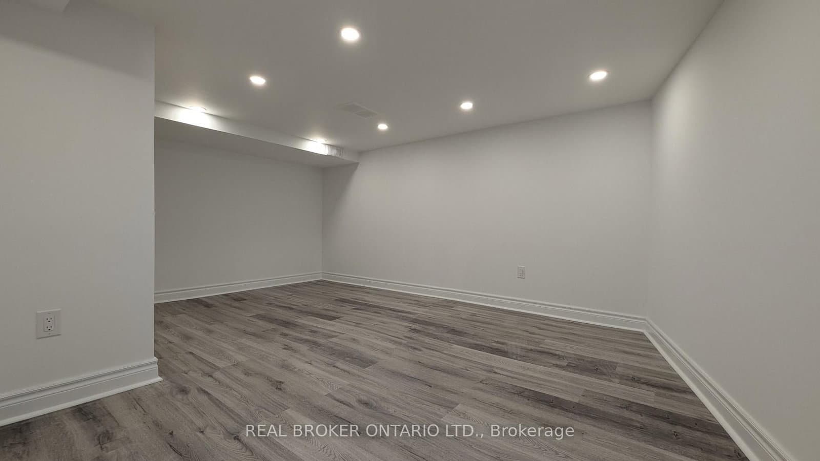 1150 Woodbine Avenue, Unit Unit #4 thumbnail 6