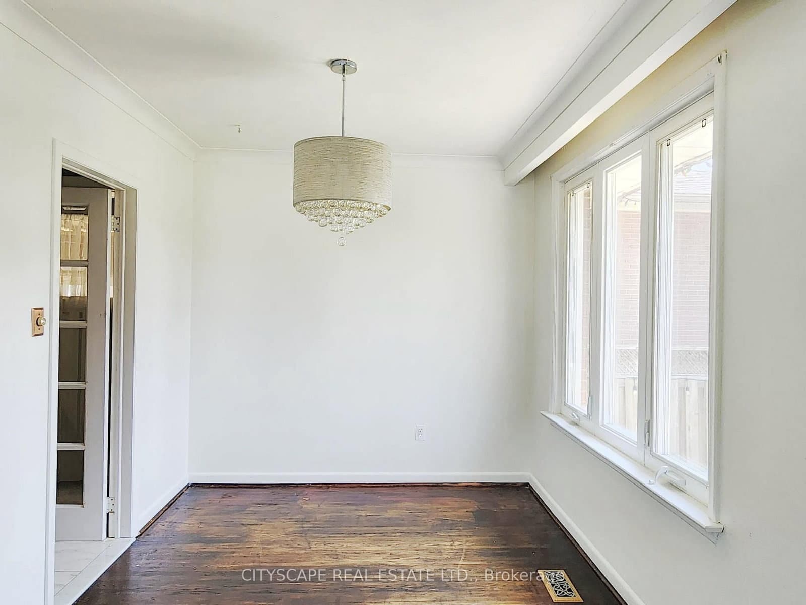23 MANORWOOD Road thumbnail 9