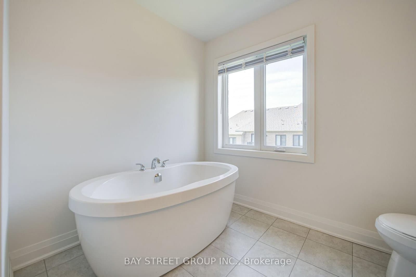 36 Elkington Crescent thumbnail 32