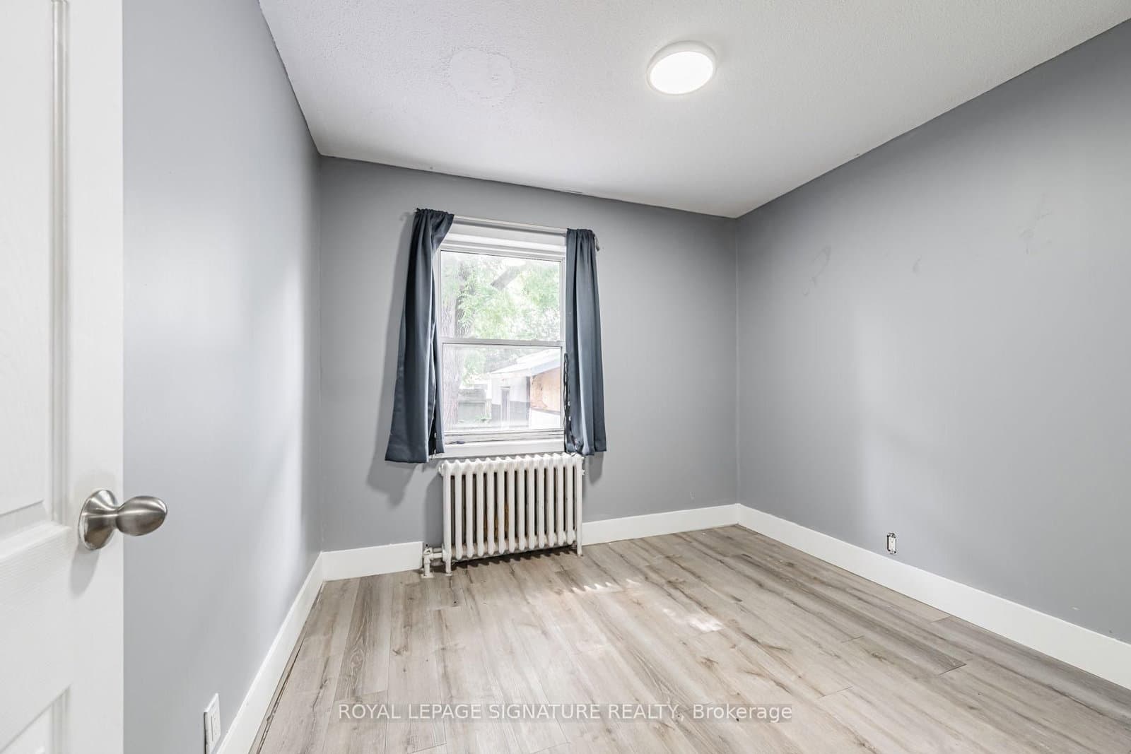 2935 St Clair Avenue E thumbnail 11