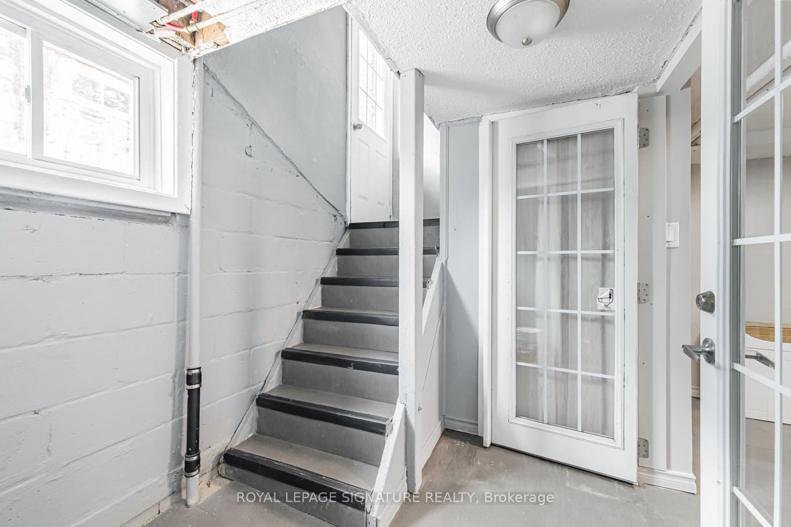 2935 St Clair Avenue E thumbnail 17
