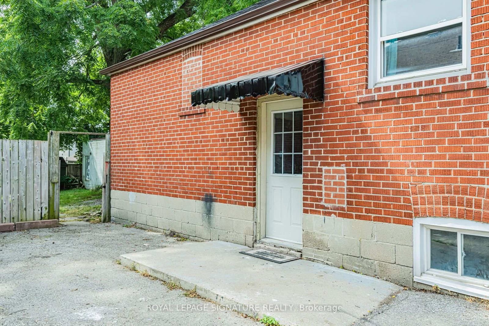 2935 St Clair Avenue E thumbnail 30