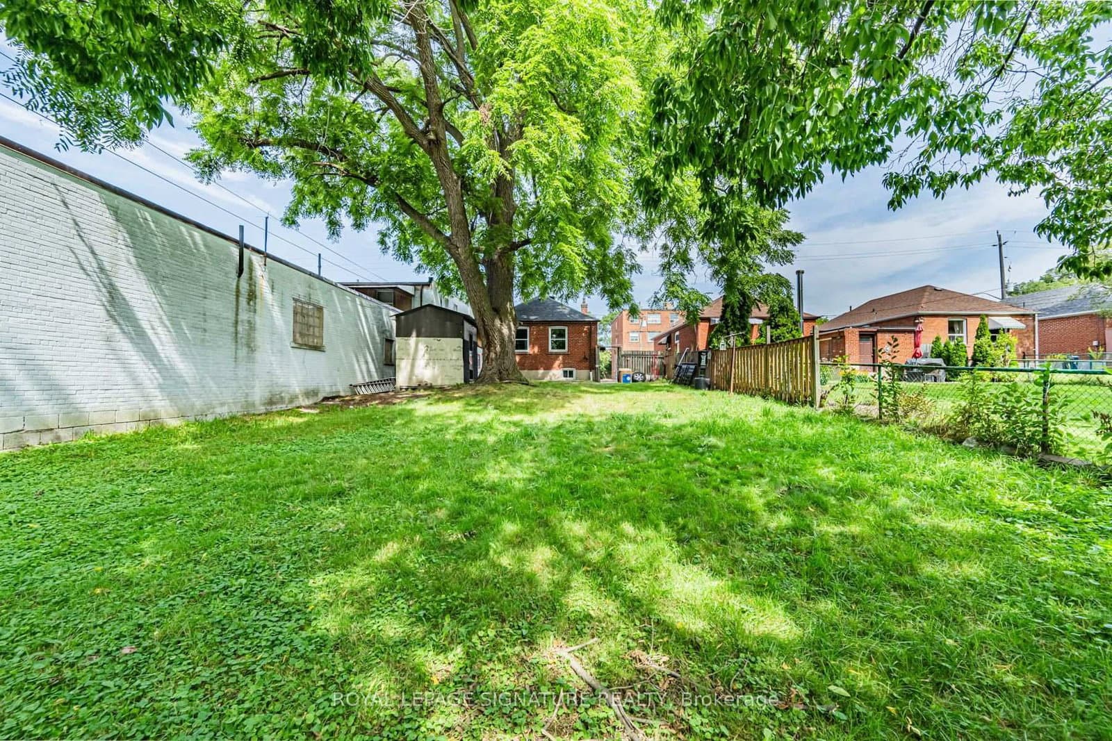 2935 St Clair Avenue E thumbnail 35