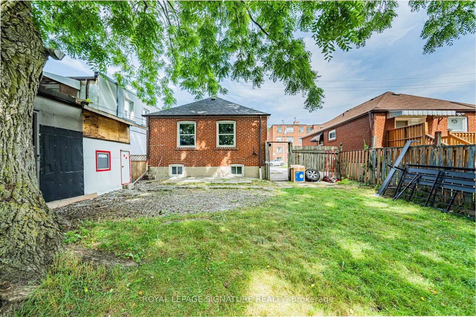 2935 St Clair Avenue E thumbnail 37