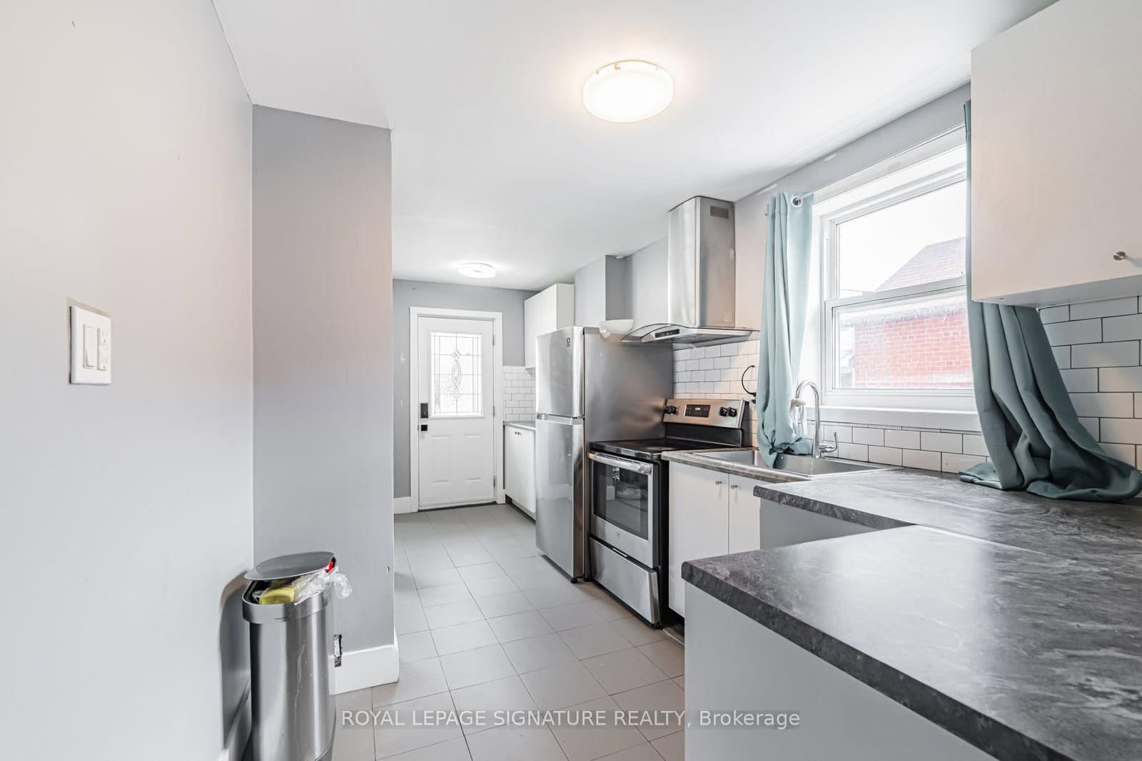 2935 St Clair Avenue E thumbnail 9
