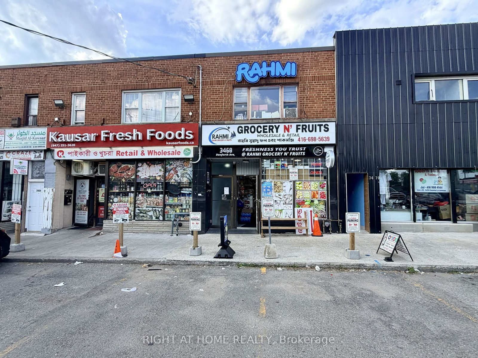 3468 Danforth Avenue thumbnail 2