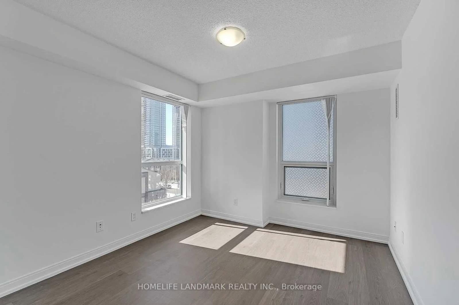 255 Village Green Square, Unit 503 thumbnail 5