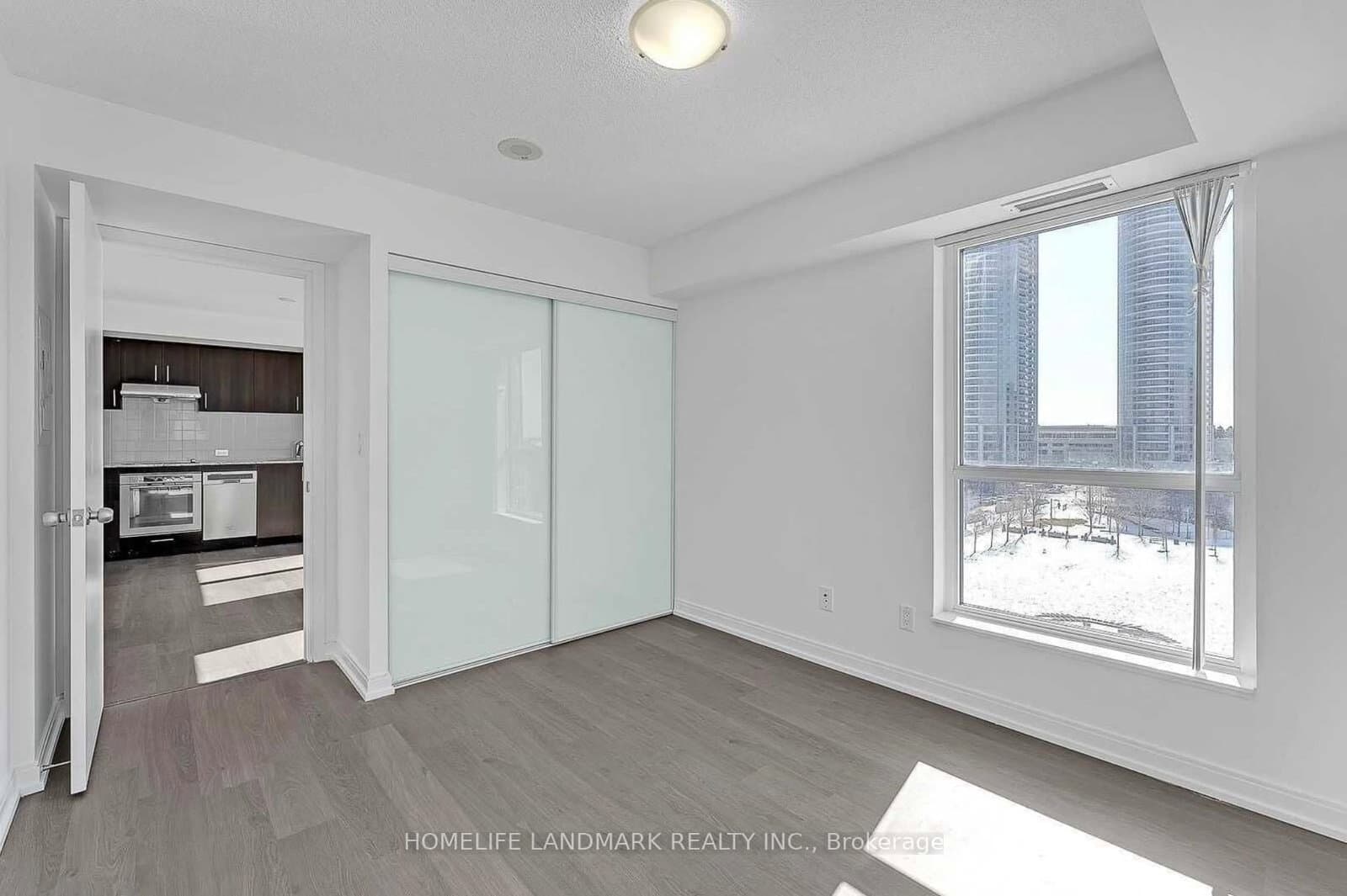 255 Village Green Square, Unit 503 thumbnail 6