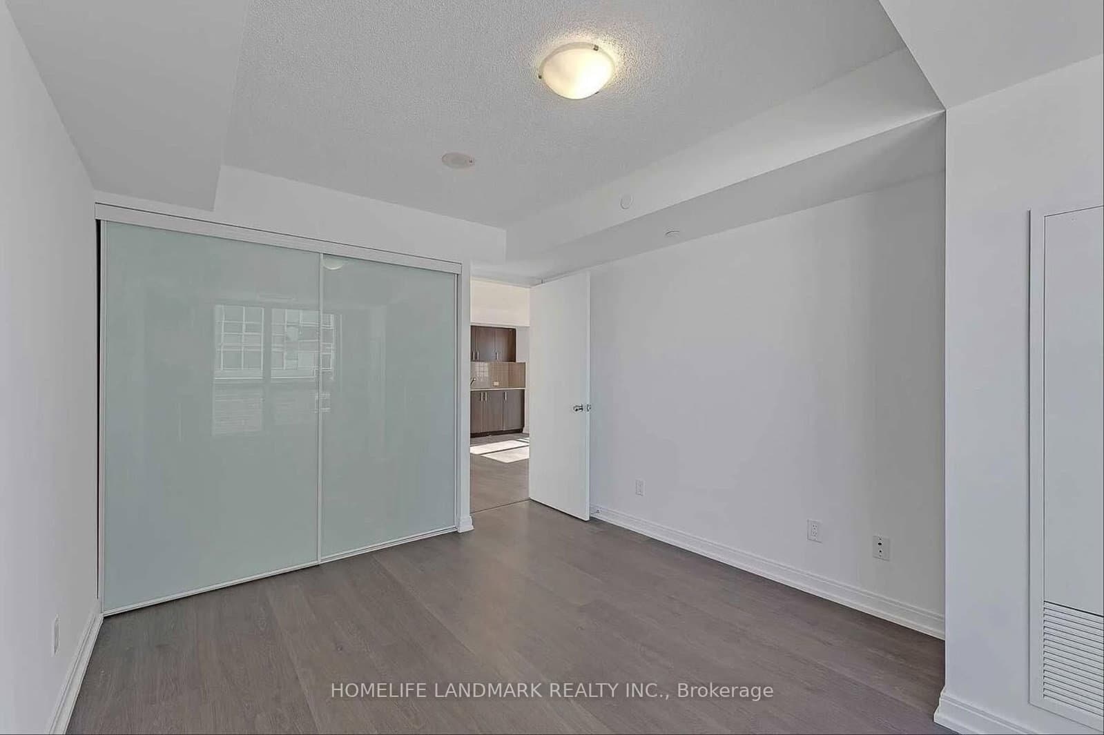 255 Village Green Square, Unit 503 thumbnail 9