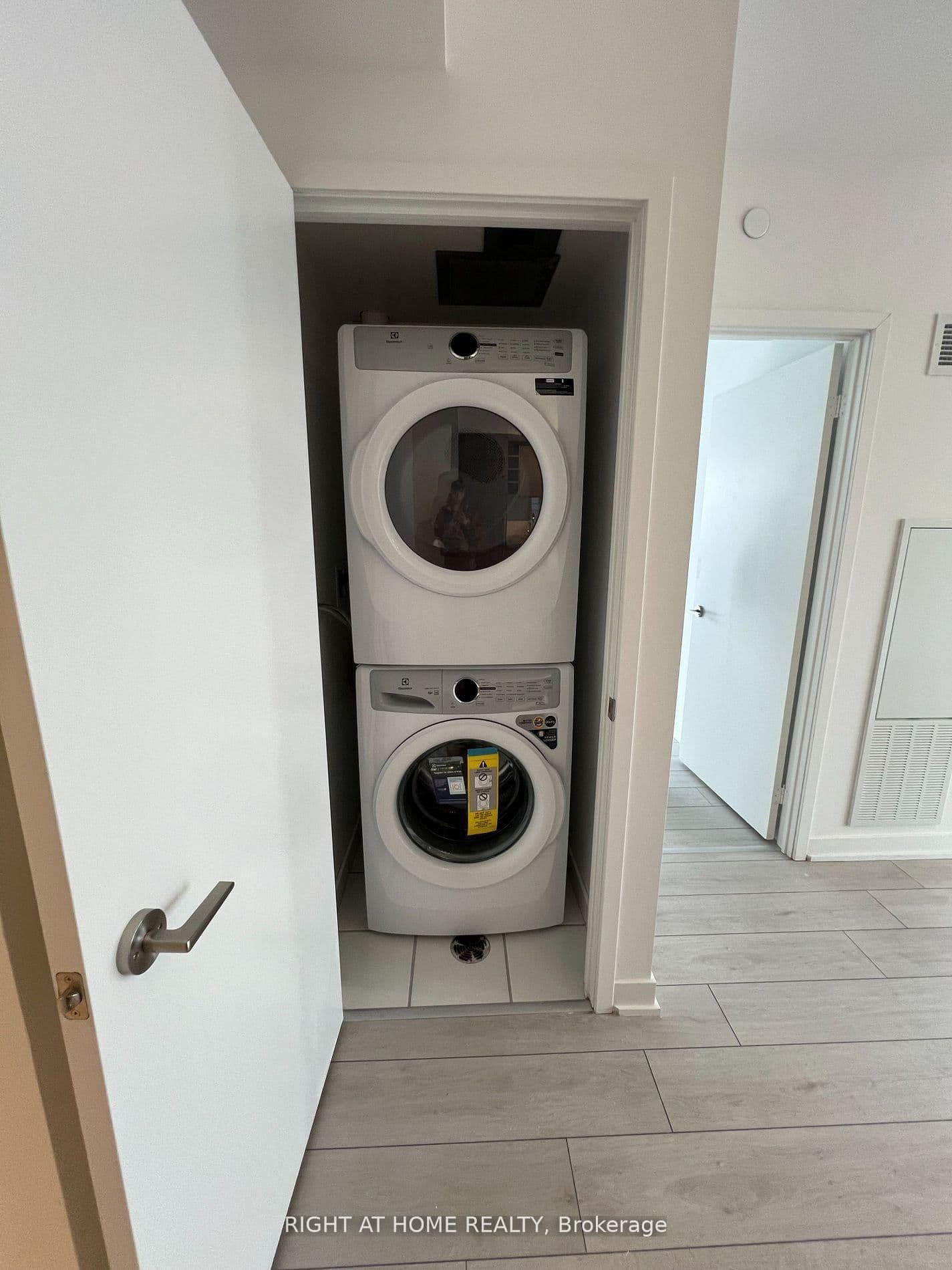 2033 Kennedy Road, Unit 3105 thumbnail 11