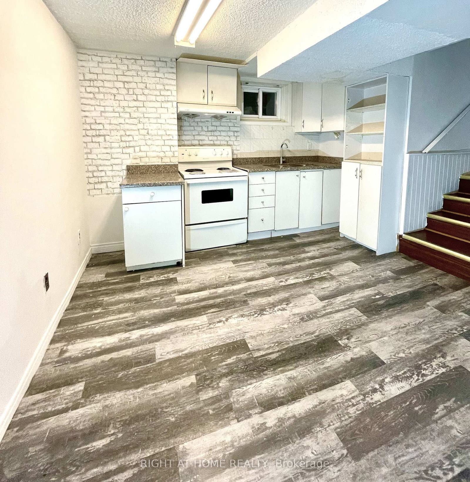108 Littleleaf Drive, Unit B thumbnail 3