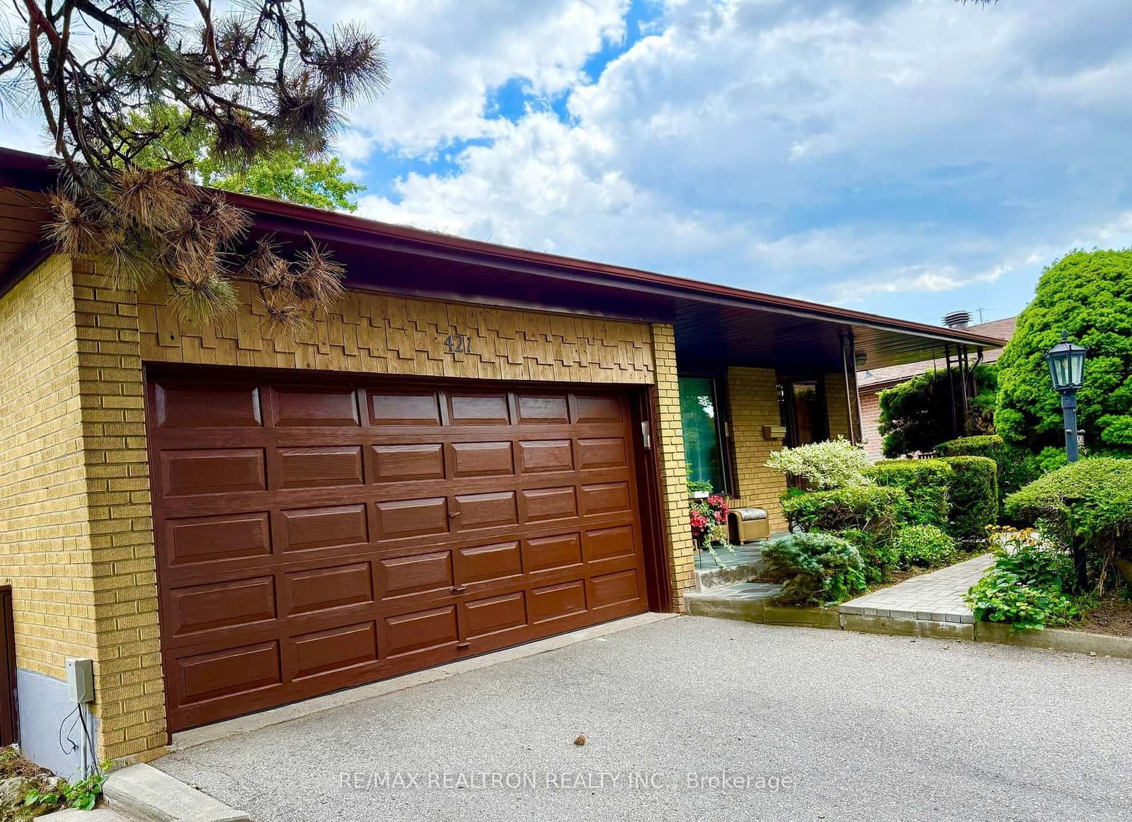 421 Brimorton Drive thumbnail 3