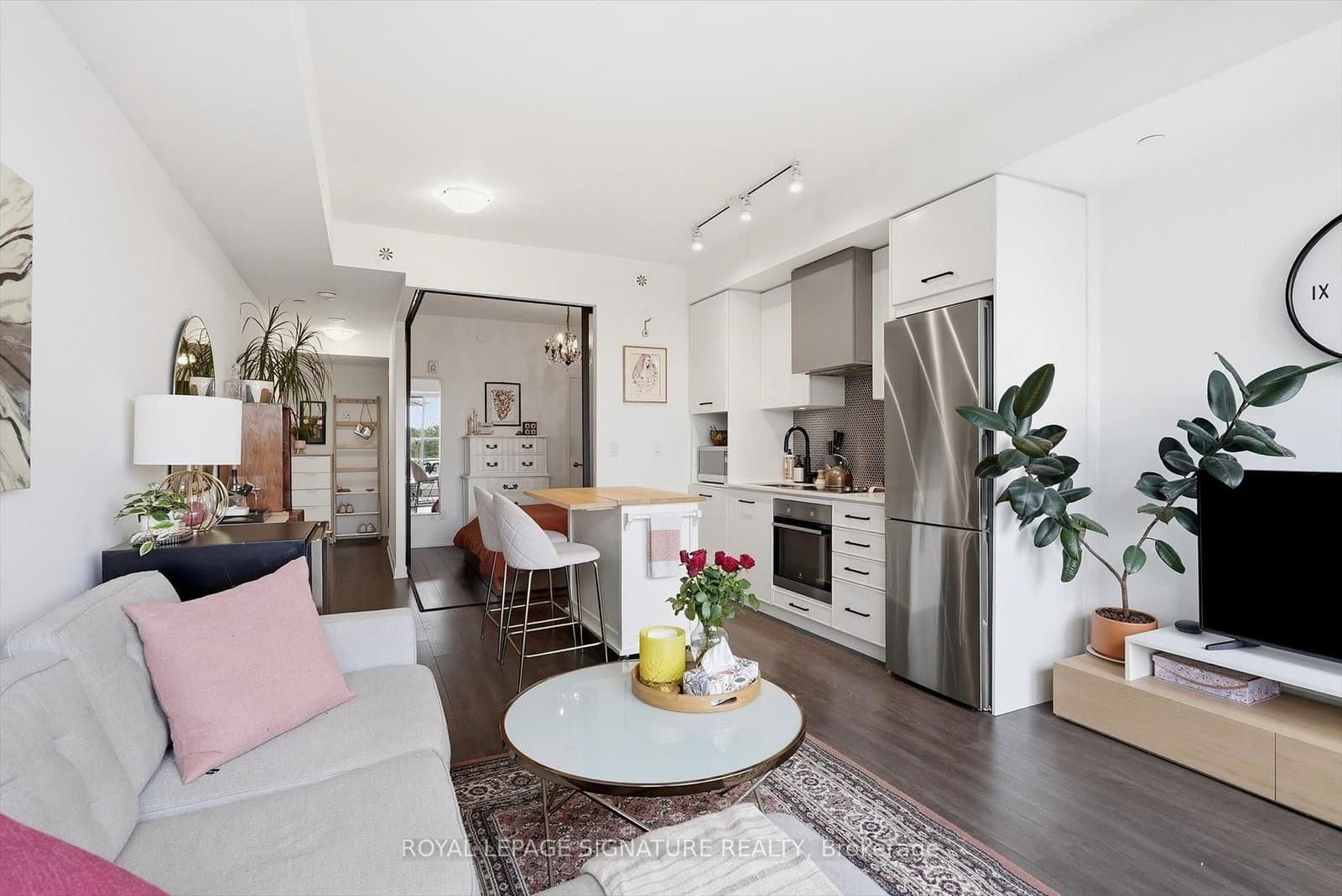899 Queen Street E, Unit 503 thumbnail 3