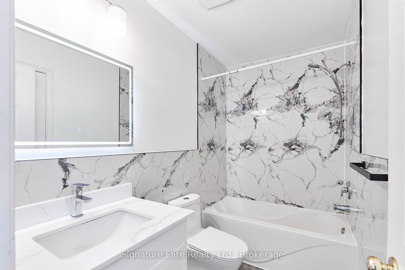 11 Etienne Street, Unit Upper thumbnail 27