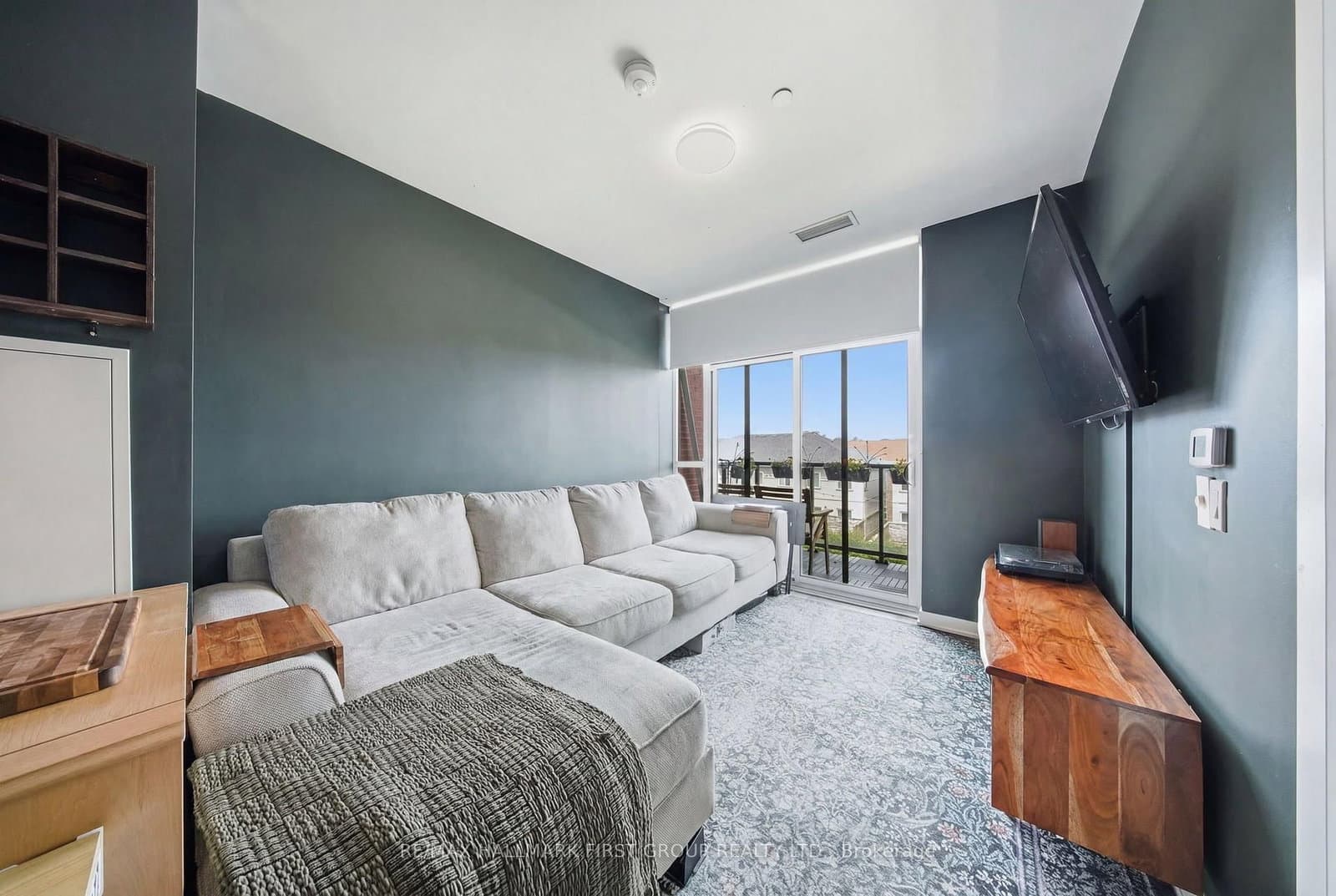 1010 Dundas St E Street, Unit 325 thumbnail 9