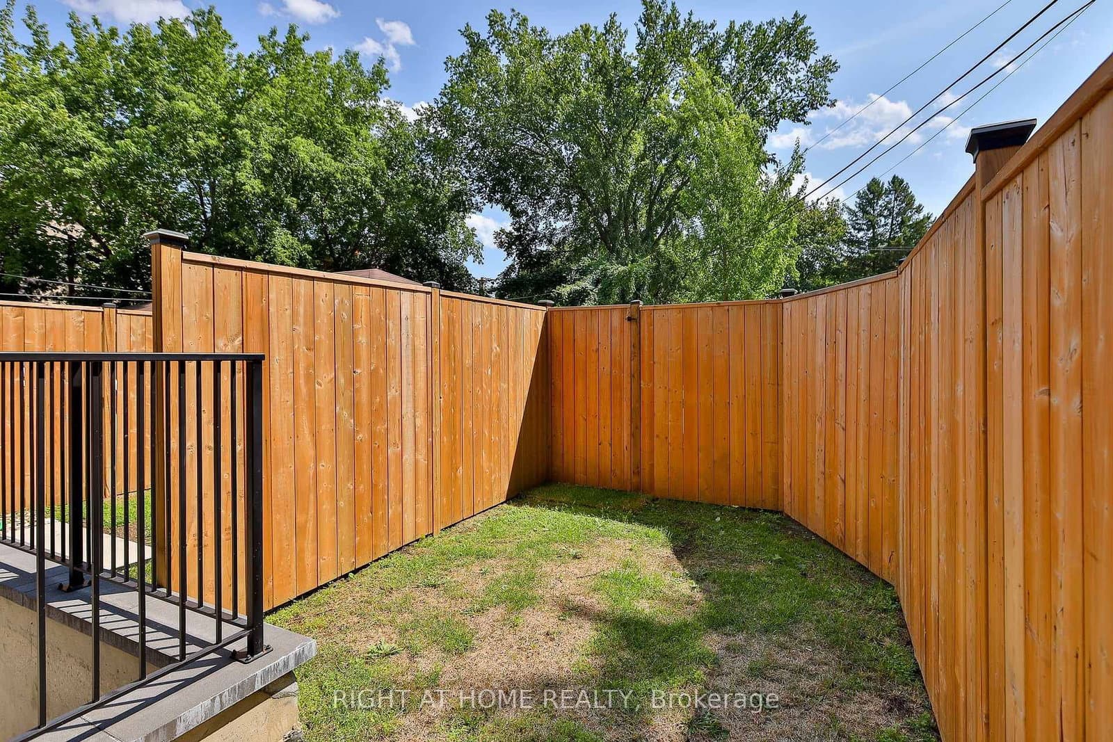 2343 Gerrard Street E, Unit Ground Floor thumbnail 12