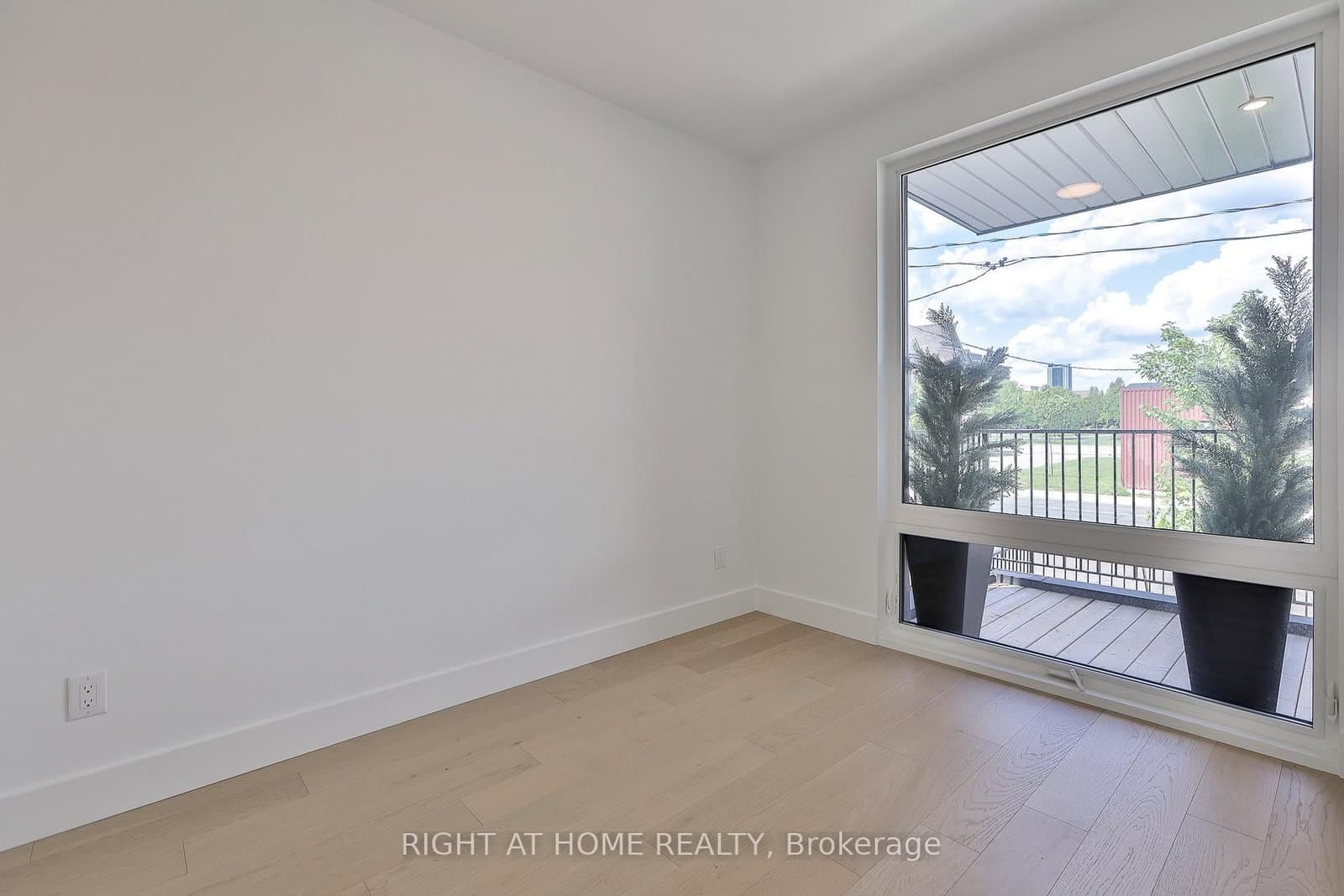 2343 Gerrard Street E, Unit Ground Floor thumbnail 16