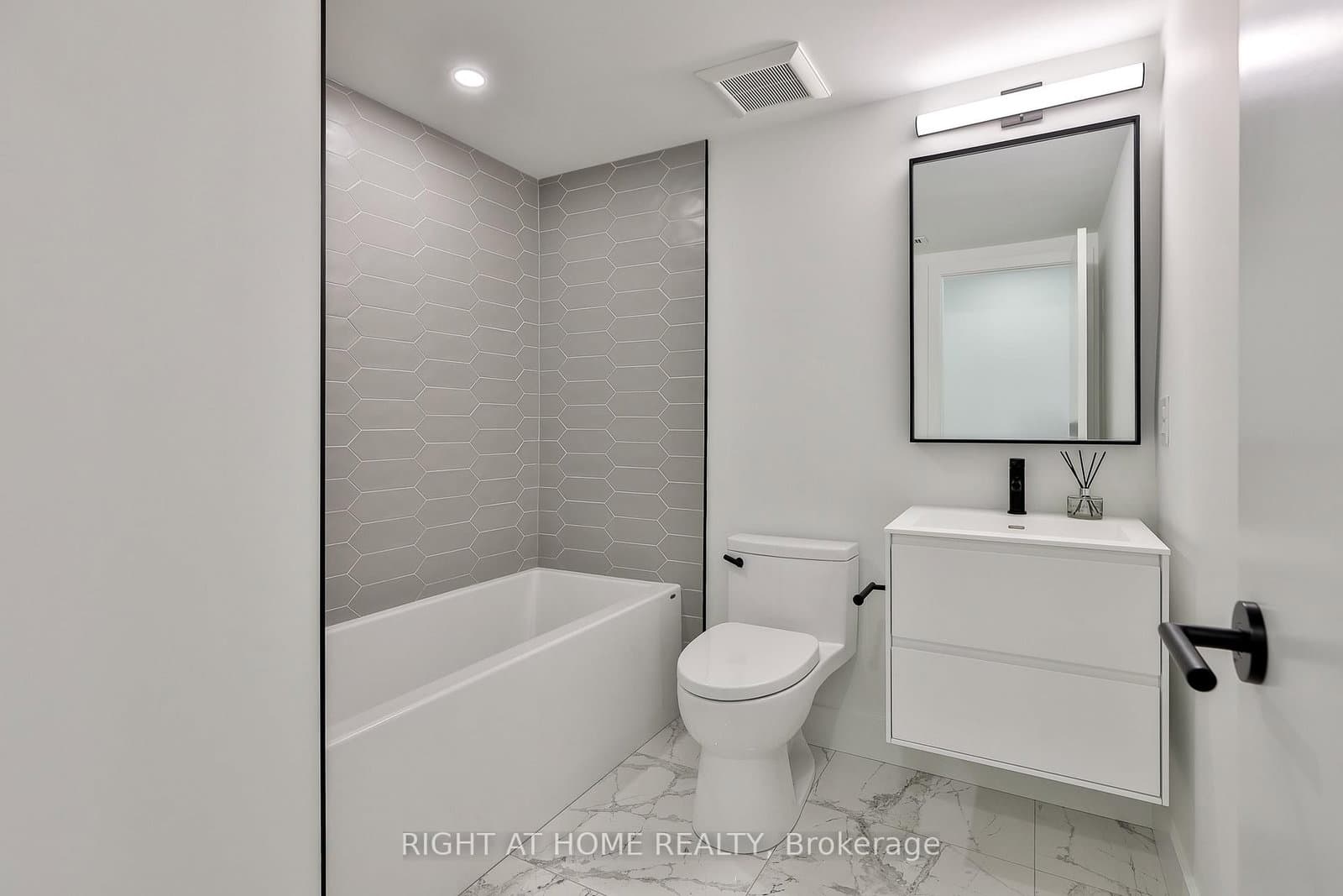 2343 Gerrard Street E, Unit Ground Floor thumbnail 18
