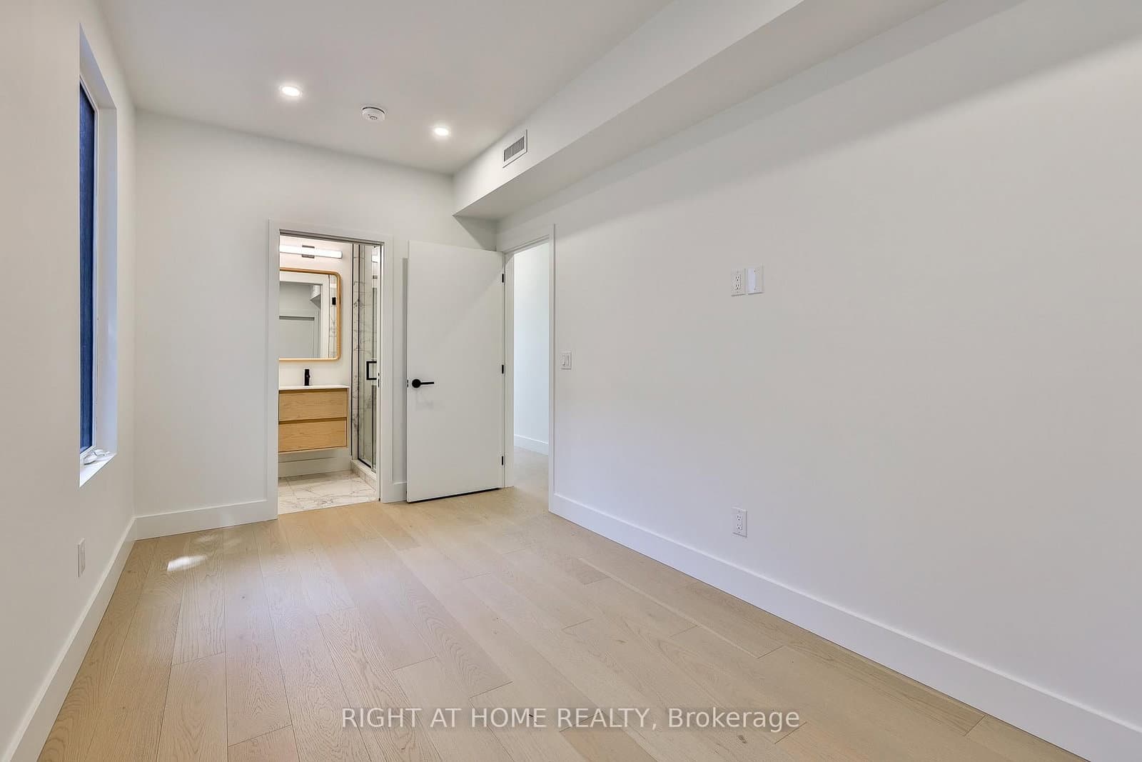 2343 Gerrard Street E, Unit Ground Floor thumbnail 22