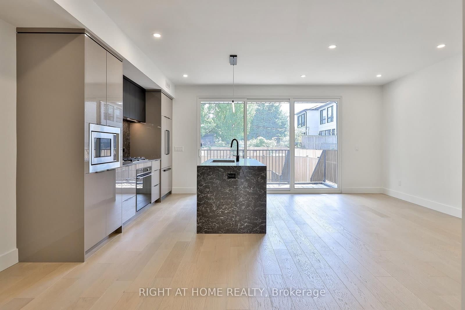 2343 Gerrard Street E, Unit Ground Floor thumbnail 3