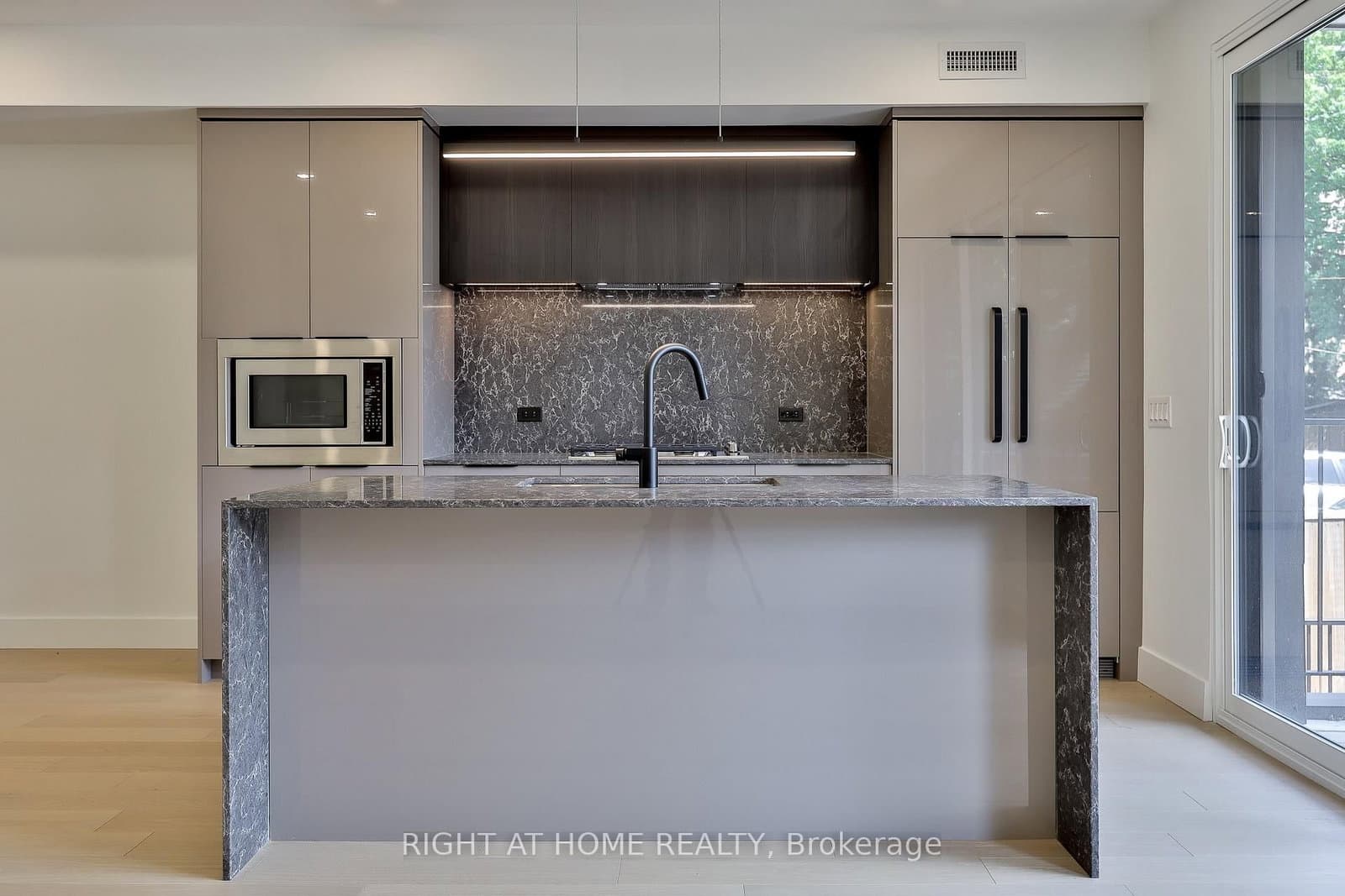 2343 Gerrard Street E, Unit Ground Floor thumbnail 6