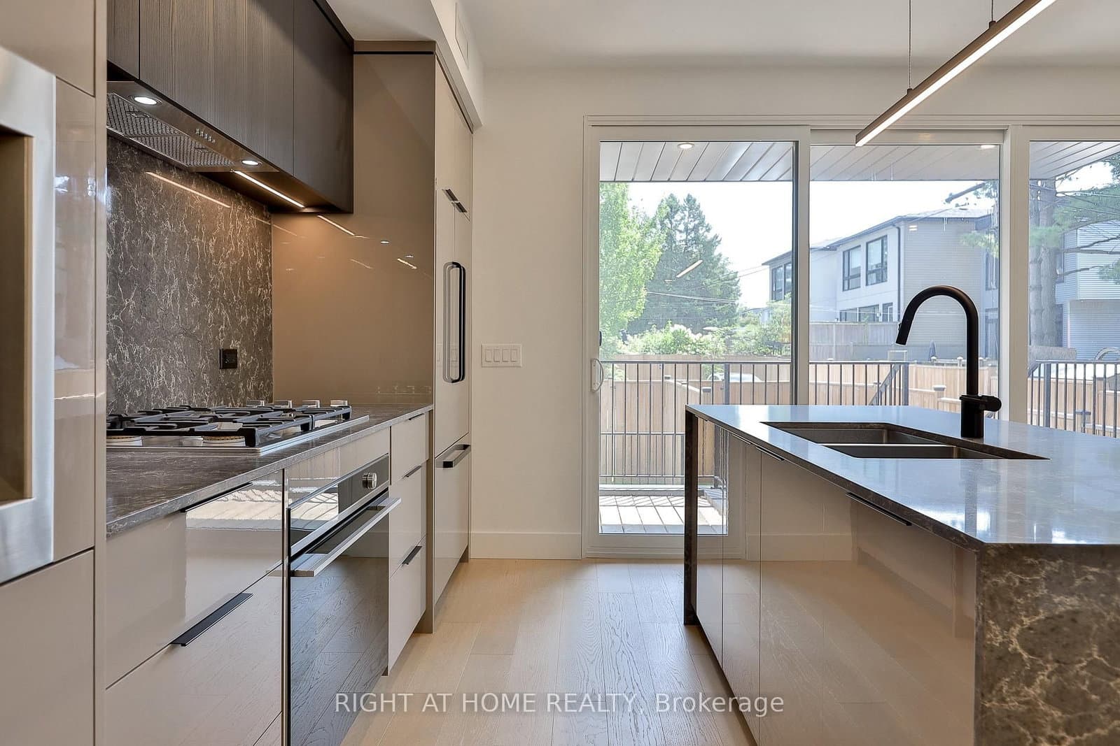 2343 Gerrard Street E, Unit Ground Floor thumbnail 9