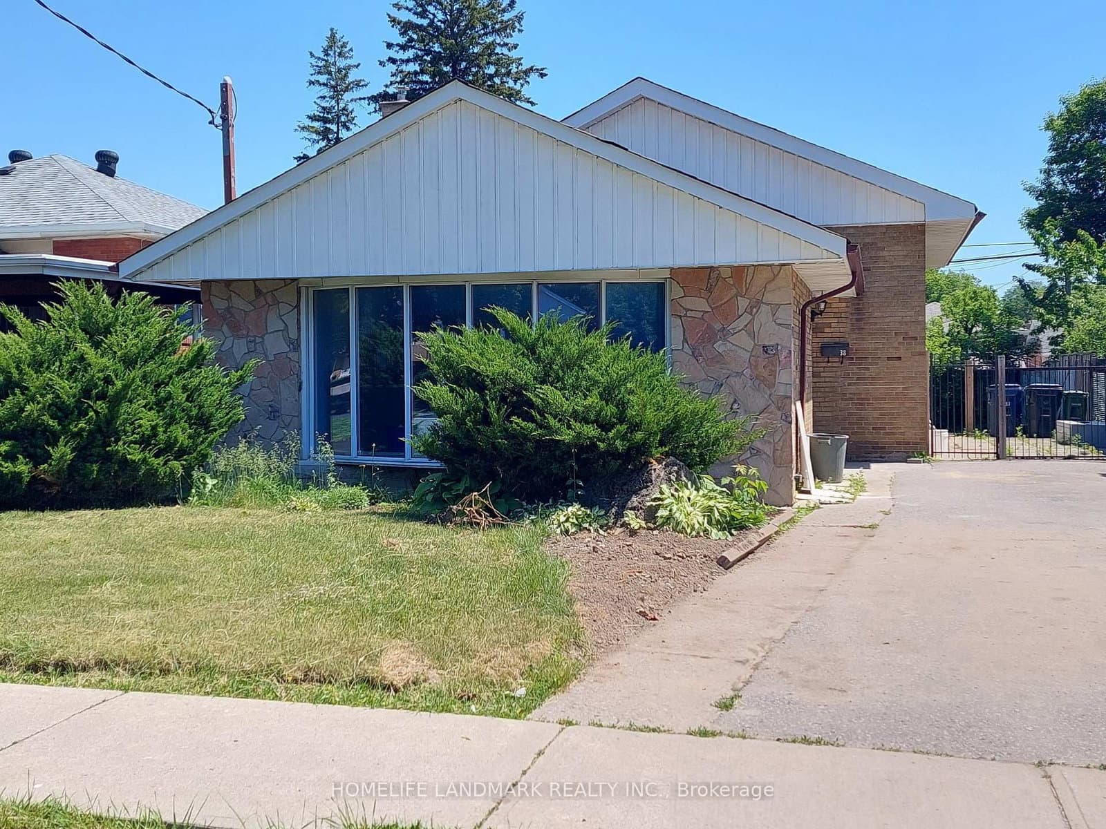 38 Mendip Crescent, Unit bsmt - Image 1