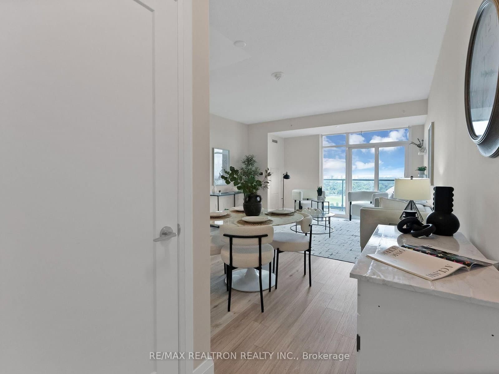 3220 Sheppard Avenue E, Unit 1702 thumbnail 5