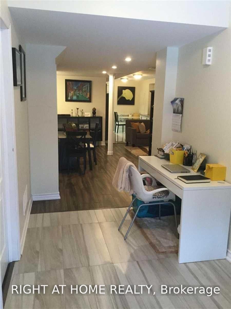 91 Stockell Crescent, Unit Lower thumbnail 4