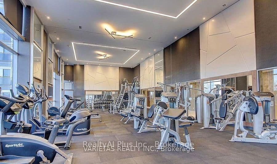275 Village Green Square, Unit 721 thumbnail 4
