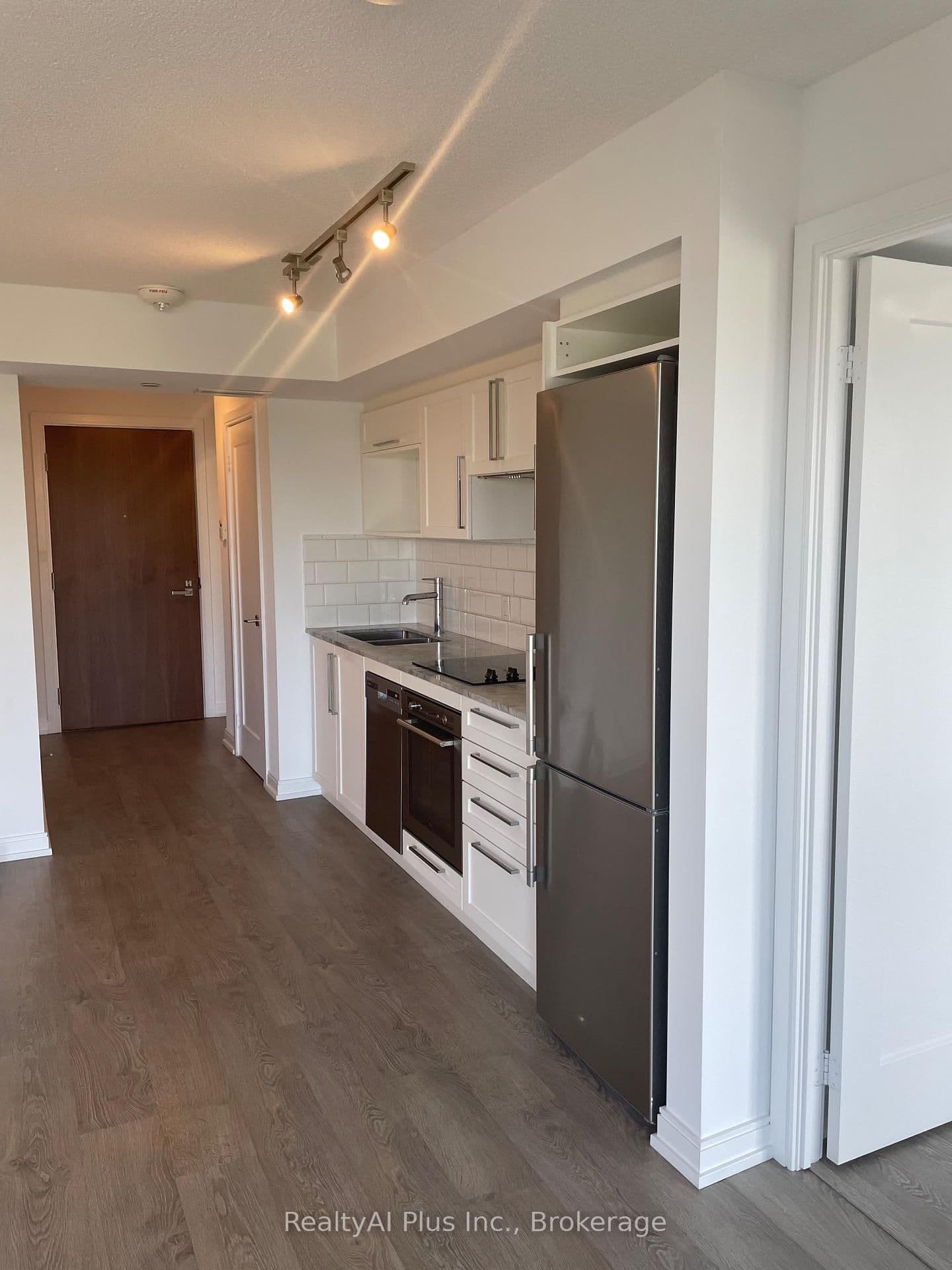 275 Village Green Square, Unit 721 thumbnail 6