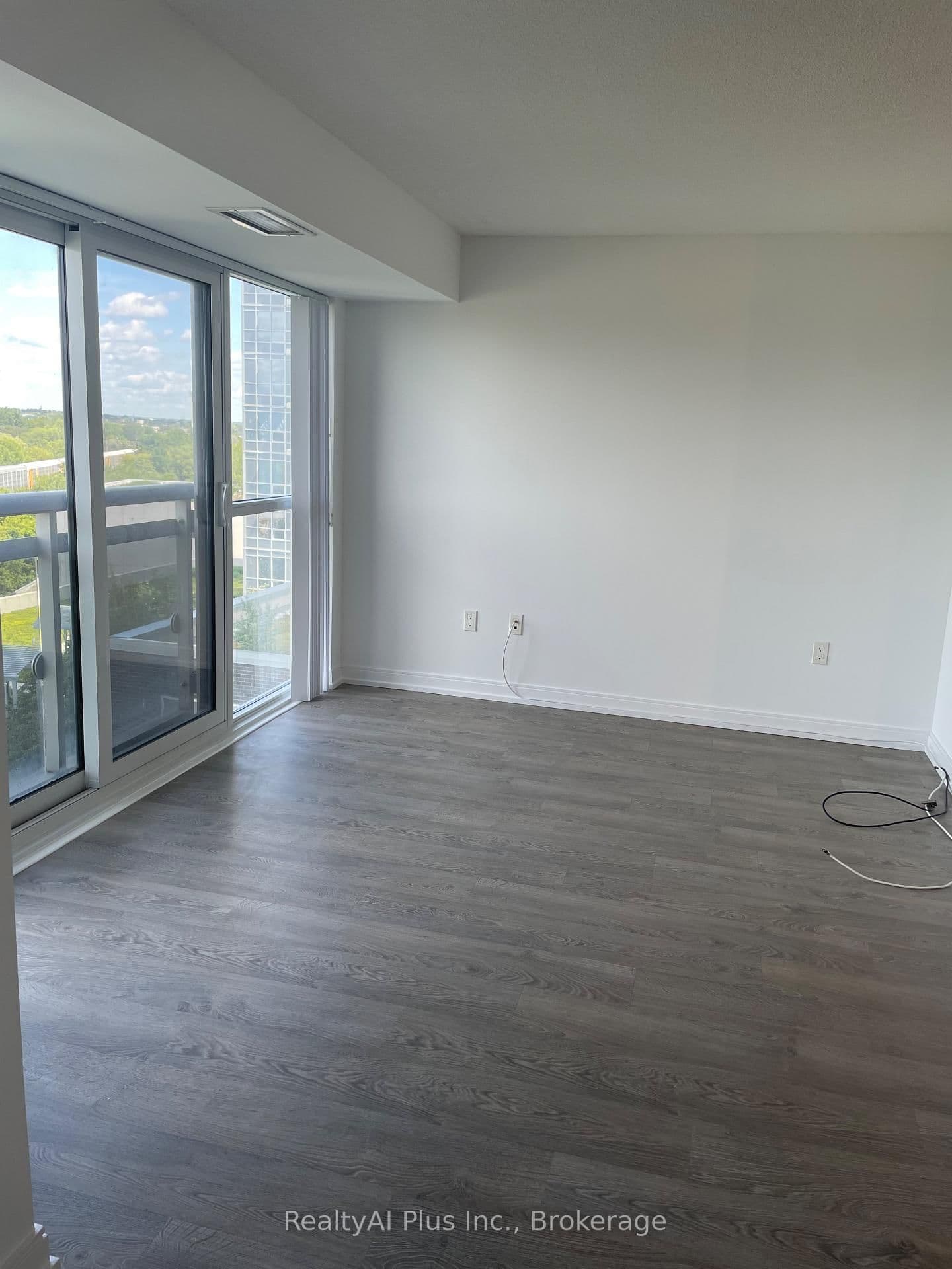 275 Village Green Square, Unit 721 thumbnail 9
