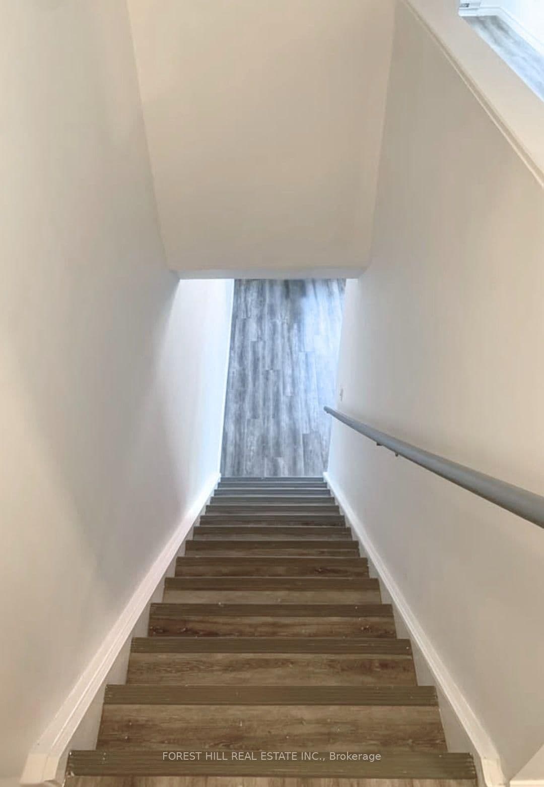 422 Danforth Avenue, Unit B thumbnail 5
