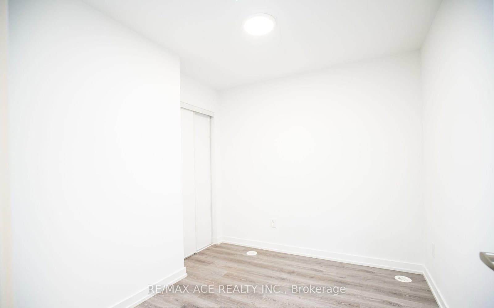 3686 St Clair Avenue E, Unit 105 thumbnail 5