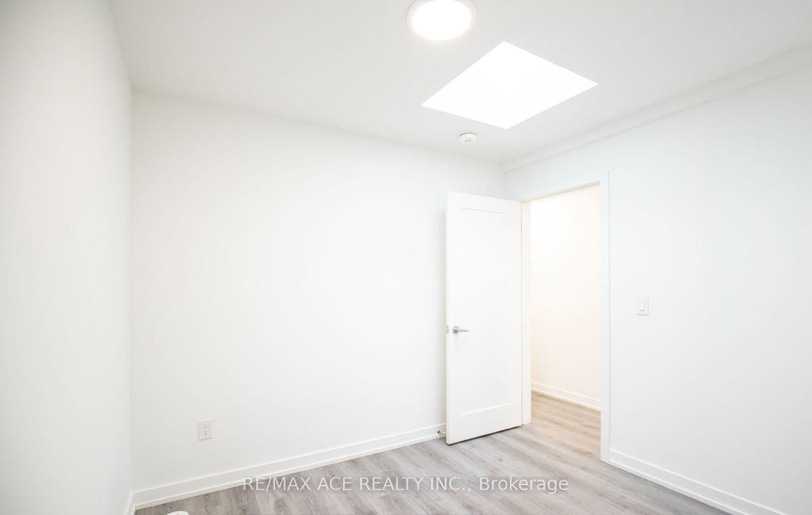 3686 St Clair Avenue E, Unit 105 thumbnail 7