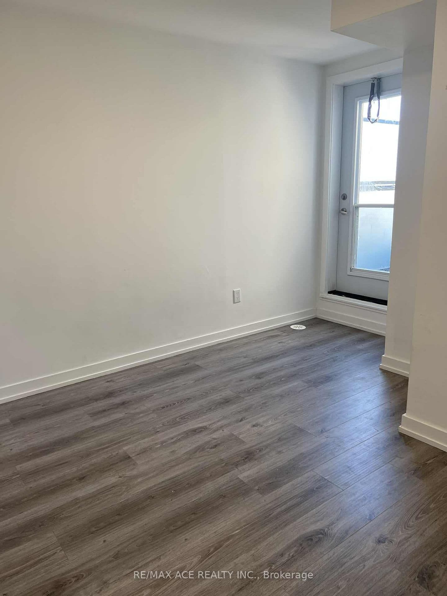 3686 St Clair Avenue E, Unit 105 thumbnail 8
