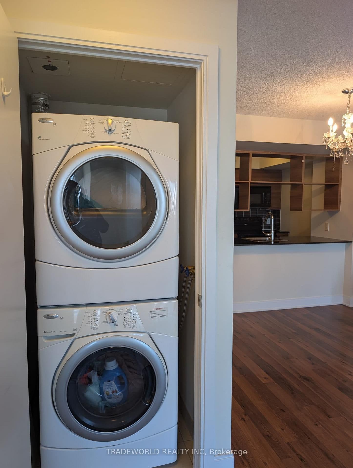 135 Village Green Square, Unit 1622 thumbnail 10