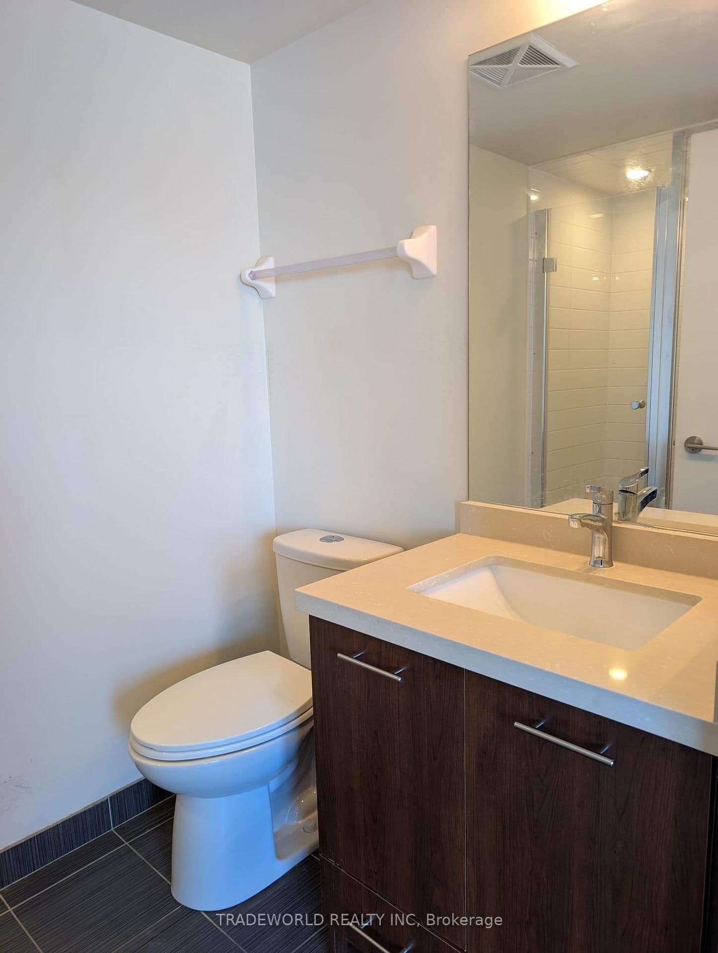 135 Village Green Square, Unit 1622 thumbnail 12