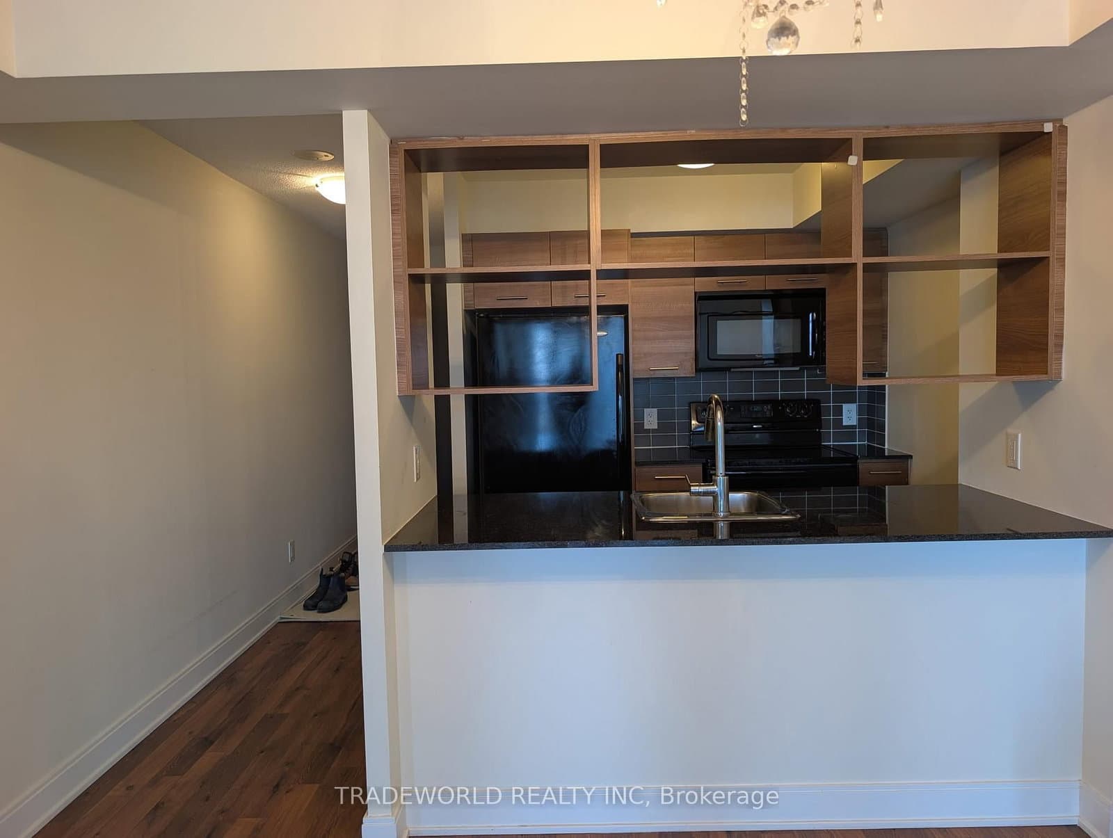 135 Village Green Square, Unit 1622 thumbnail 3