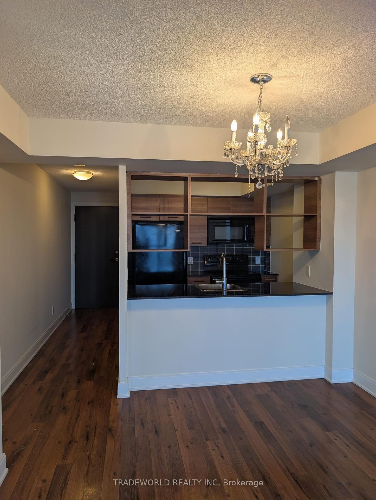 135 Village Green Square, Unit 1622 thumbnail 4