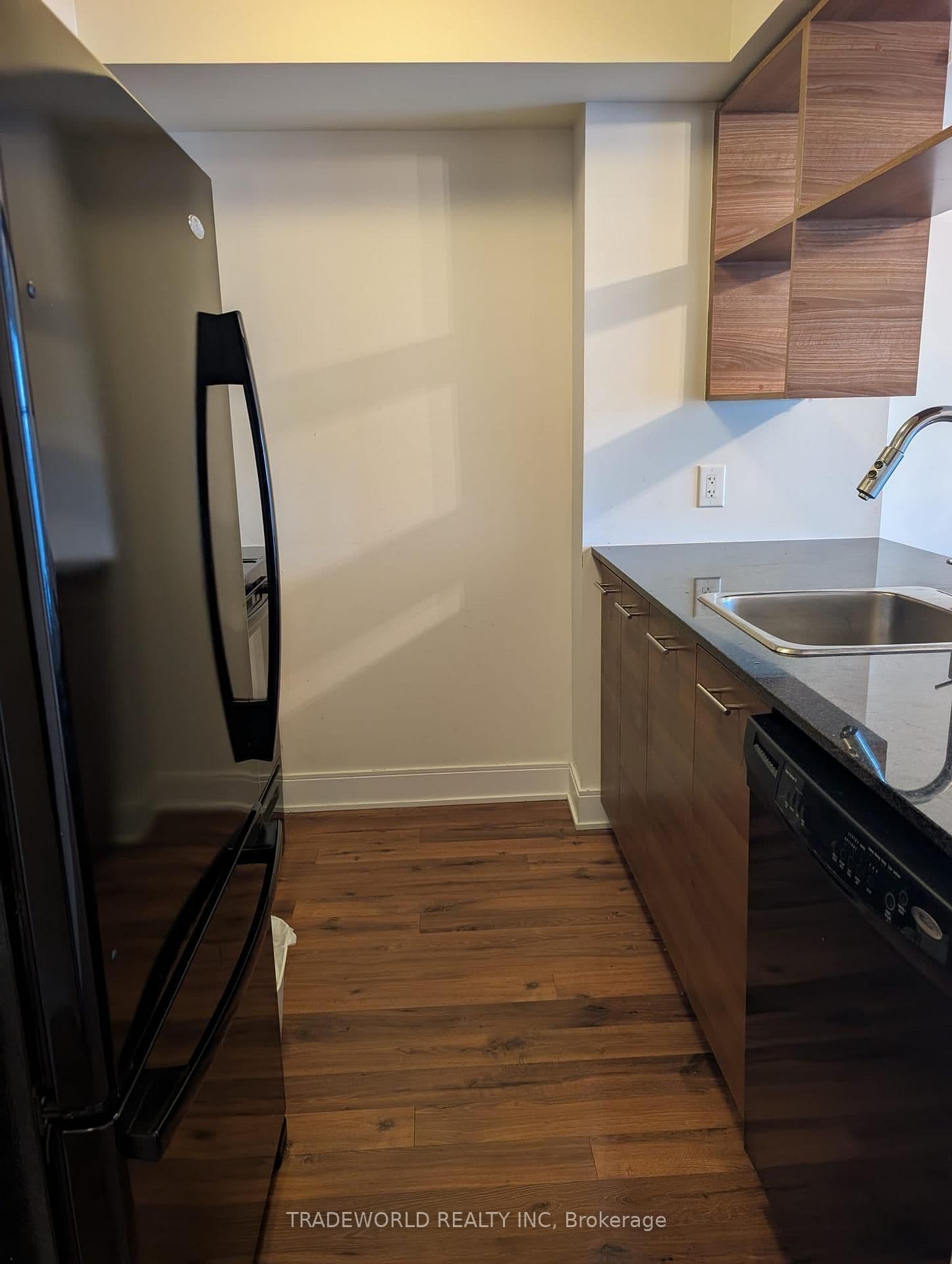 135 Village Green Square, Unit 1622 thumbnail 5