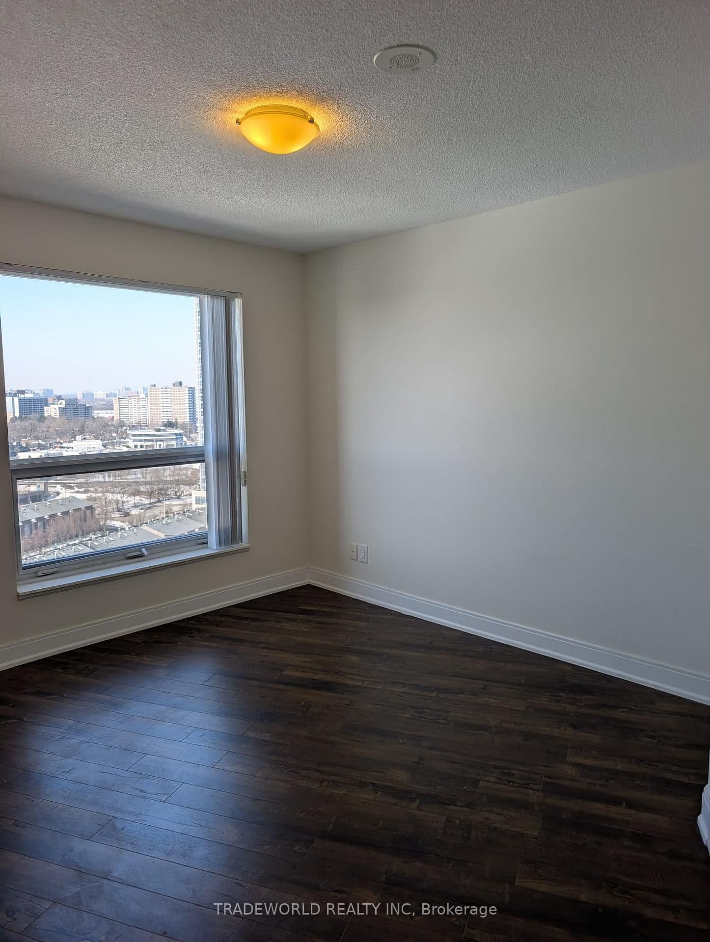 135 Village Green Square, Unit 1622 thumbnail 6