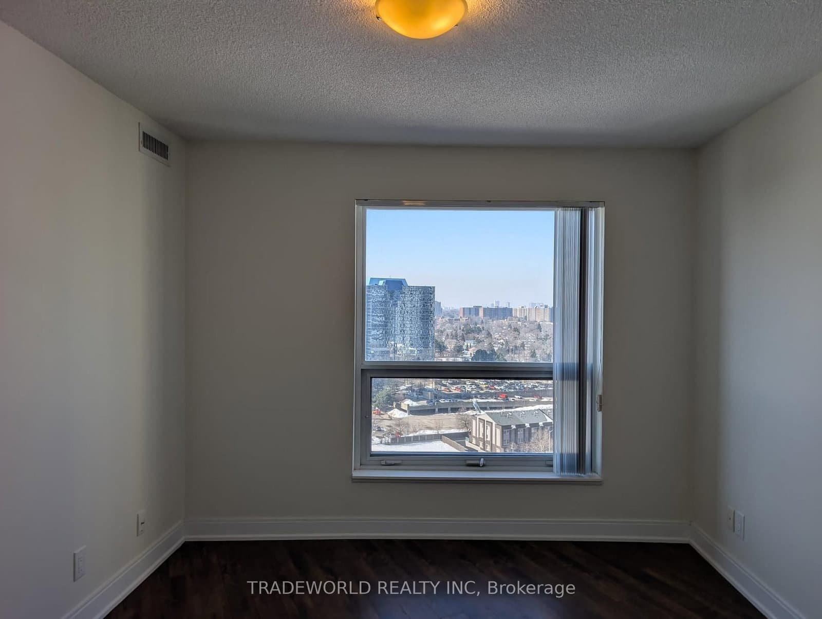 135 Village Green Square, Unit 1622 thumbnail 7